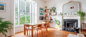 Treetops - Characterful flat with parking, close to beach