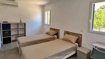 2 chambres, fer et planche à repasser, Wi-Fi, draps fournis