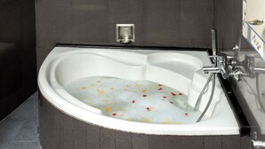 Meadows Honeymoon Suite Luxury with Bath Tub | Salle de bain