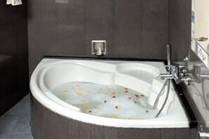 Meadows Honeymoon Suite Luxury with Bath Tub | 浴室