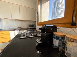 Kühlschrank, Ofen, Wasserkocher, Toaster