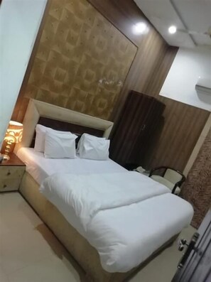 Habitación Deluxe | Tabla de planchar con plancha