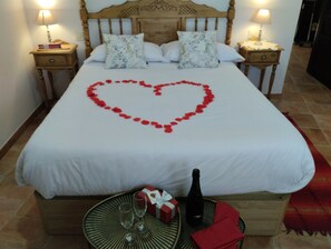 3 habitaciones, tabla de planchar con plancha y cuna de viaje