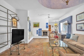 TV, fireplace