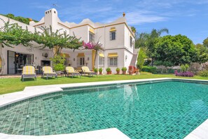 Pool - Villa Arin - Beachside Family Home (Estepona)