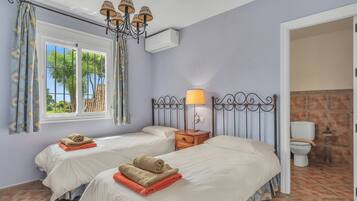 7 habitaciones, tabla de planchar con plancha y wifi gratis