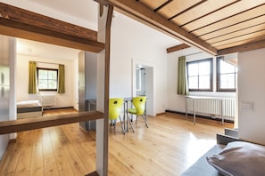 Hypo-allergenic bedding, desk, free WiFi, bed sheets - Jugendherberge Dinkelsbühl - Youth Hostel (Dinkelsbuehl)