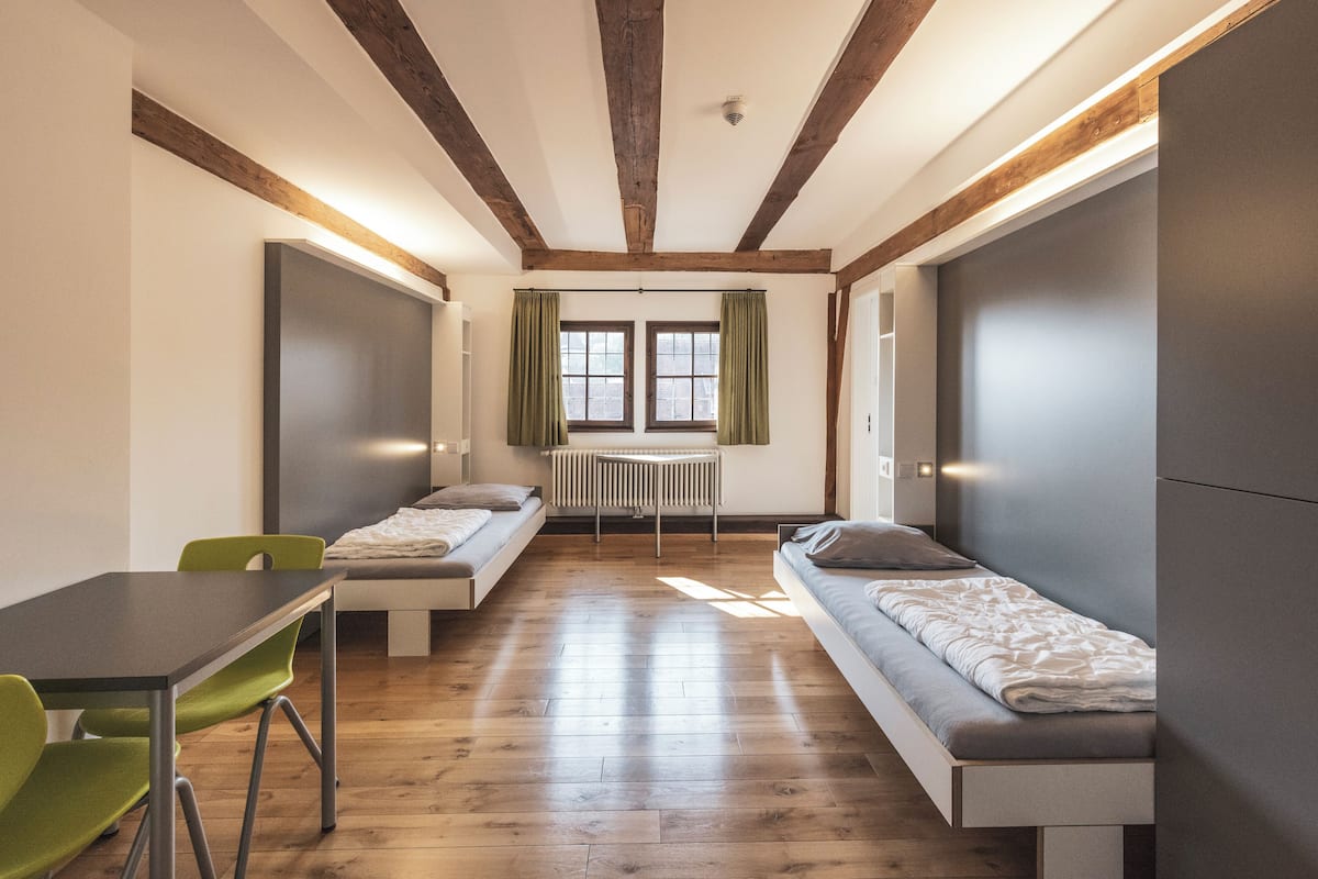 Twin kamer, 2 eenpersoonsbedden | Hypoallergeen beddengoed, een bureau, gratis wifi, beddengoed