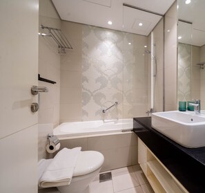 Deluxe Studio | Bathroom - KOHH – Studio in DAMAC Maison Canal Views (Dubai)