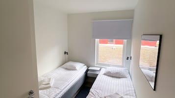 Deluxe Cabin, 3 Bedrooms, Garden View | Blackout drapes, free cribs/infant beds, free WiFi