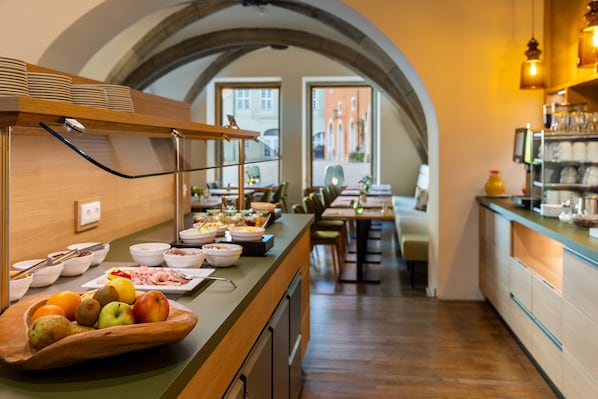 Daily buffet breakfast (EUR 22 per person) - Altstadthotel Arch (Regensburg)