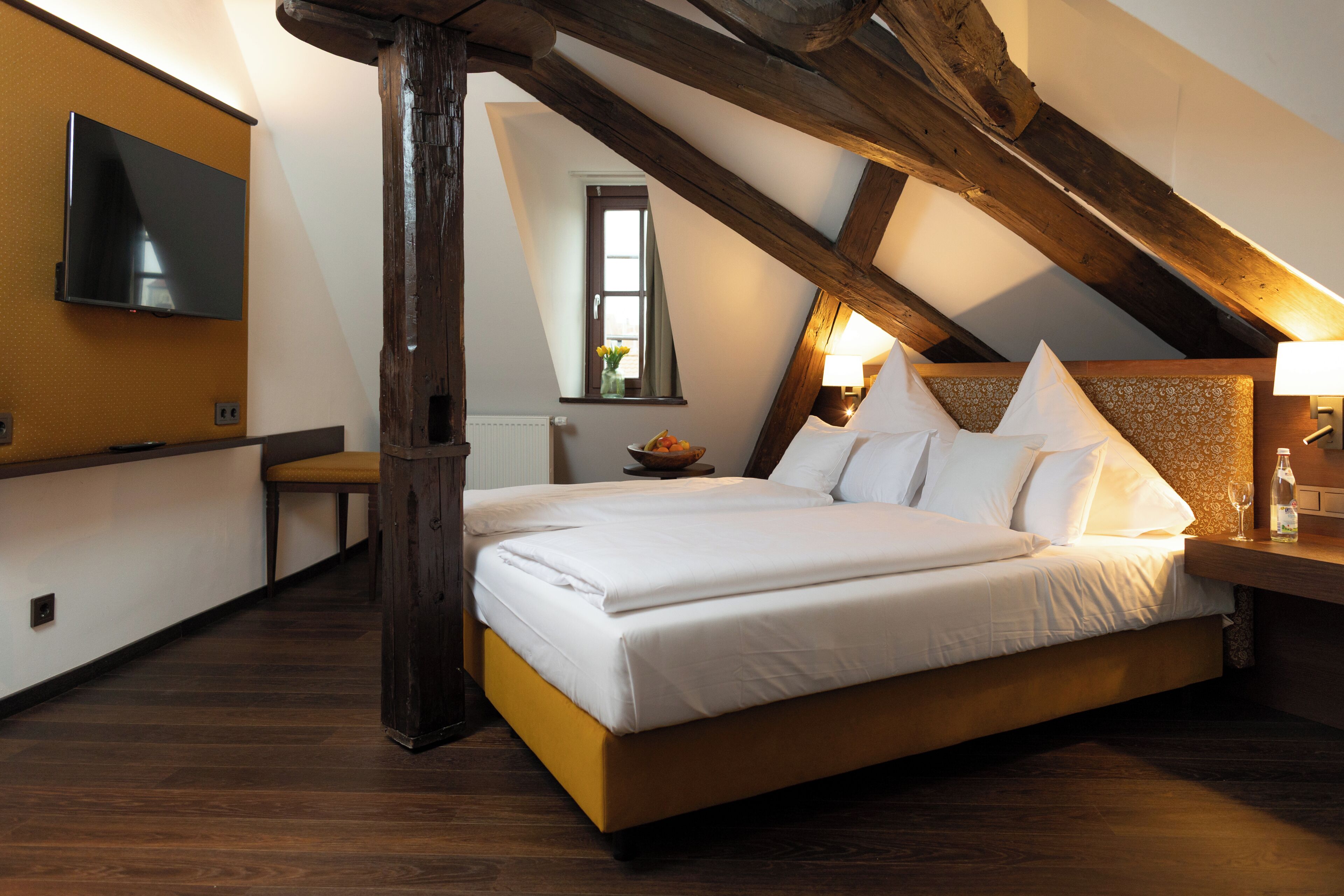 Family Room, 1 Bedroom, Non Smoking | Hypo-allergenic bedding, individually decorated, desk, soundproofing