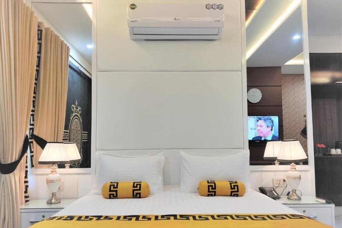 standard room | iron/ironing board