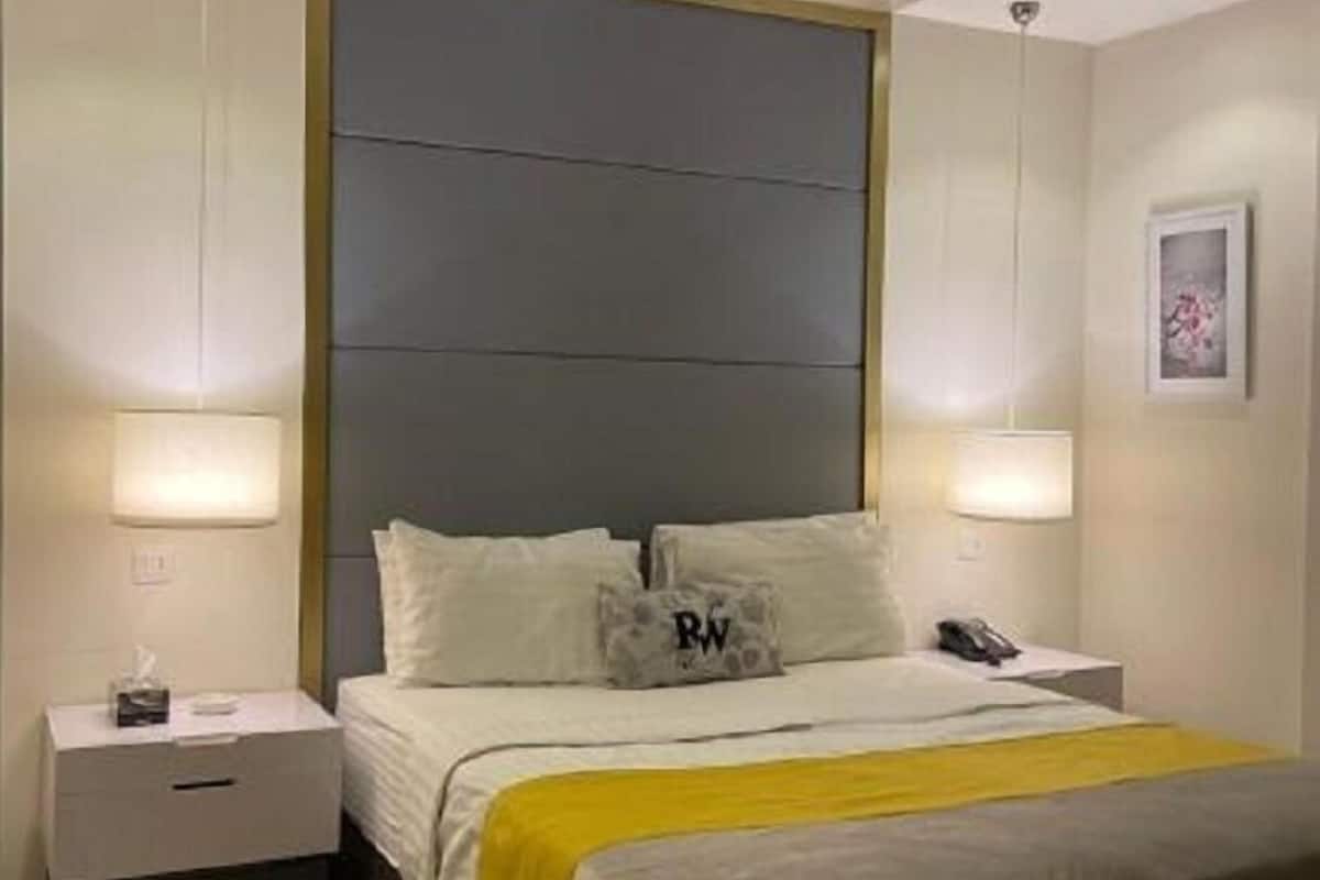 standard room | iron/ironing board