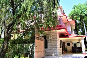 Front of property - 17 Guest House (Islamabad)