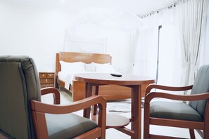 Premium Single Room | Premium bedding, in-room safe, desk, laptop workspace - LaPonye Apartments Ntinda  (Kampala)