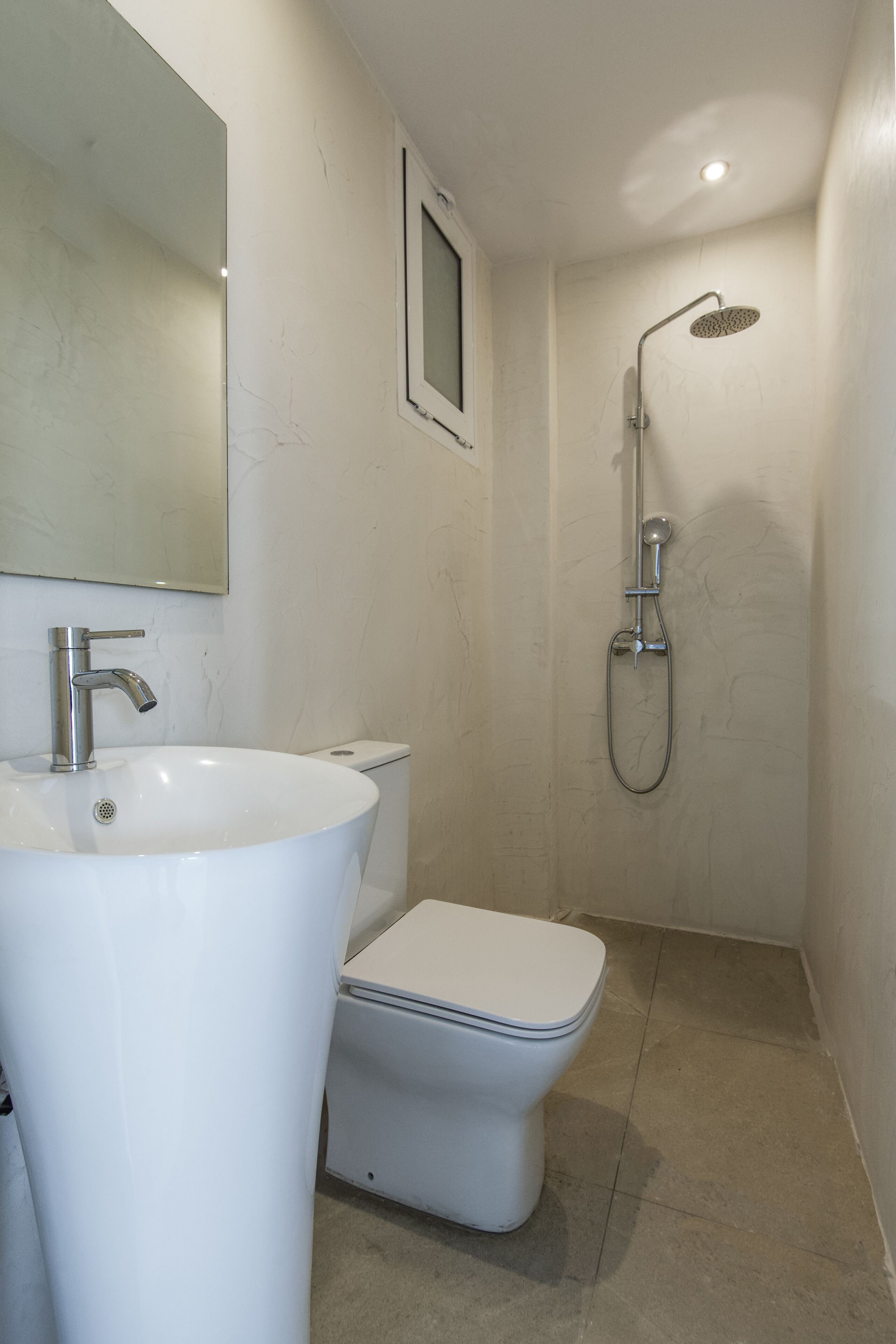 Dusche, Regendusche, Haartrockner, Handtücher