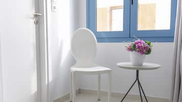 Habitación estándar con 1 cama matrimonial o 2 individuales | Tabla de planchar con plancha, wifi gratis y ropa de cama