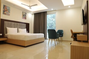 Premium Room | Living area - Hotel Gurugram (Gurugram)