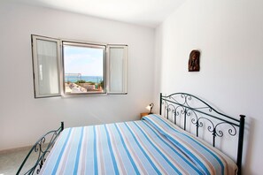 4 Schlafzimmer, Bügeleisen/Bügelbrett