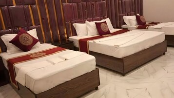 Quadruple Room | Iron/ironing board, bed sheets