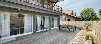 Nouvelle maison contemporaine avec jacuzzi à quelques pas de l'Océan