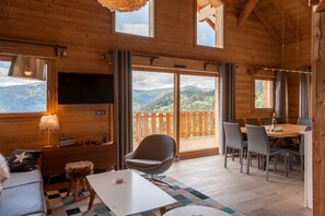 Smart-TV, Kamin, Tischfußball