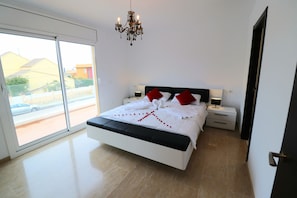 4 bedrooms, iron/ironing board, free WiFi, bed sheets