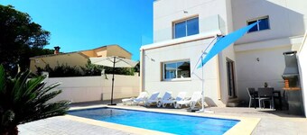 Villa Llevant HOT TUB Private  Pool  beside beach Full A/C free WIFI