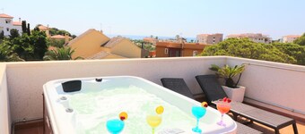 Villa Llevant HOT TUB Private  Pool  beside beach Full A/C free WIFI