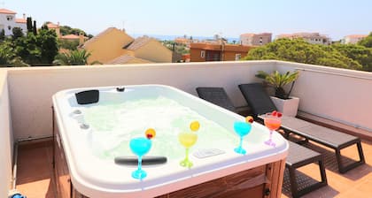 Villa Llevant Whirlpool und Dachterrasse neben dem Strand Volle A/C WIFI