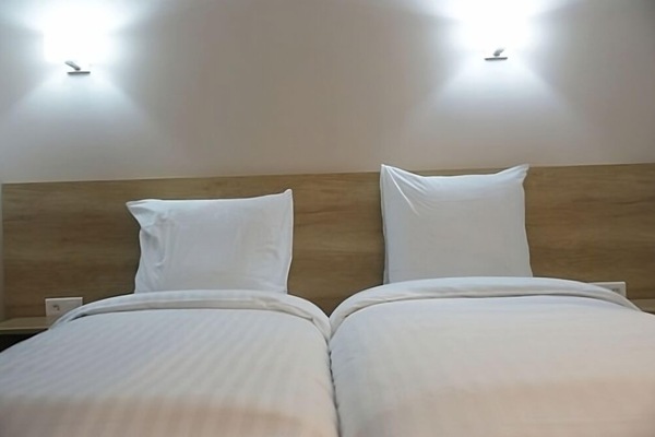 Comfort Apartment | 1 bedroom, blackout drapes, soundproofing, iron/ironing board