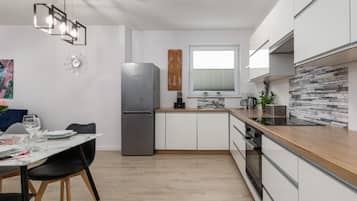 Refrigerador, horno, placa de cocina, lavavajillas