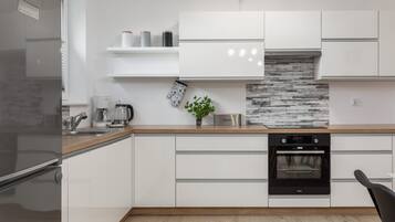 Refrigerador, horno, placa de cocina, lavavajillas