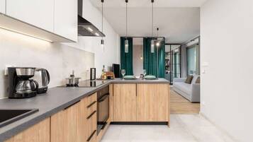 Kühlschrank, Ofen, Herdplatte, Geschirrspüler