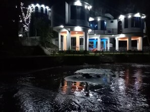 Front of property - Al Maidah Hotel and Restaurant  (Balakot)