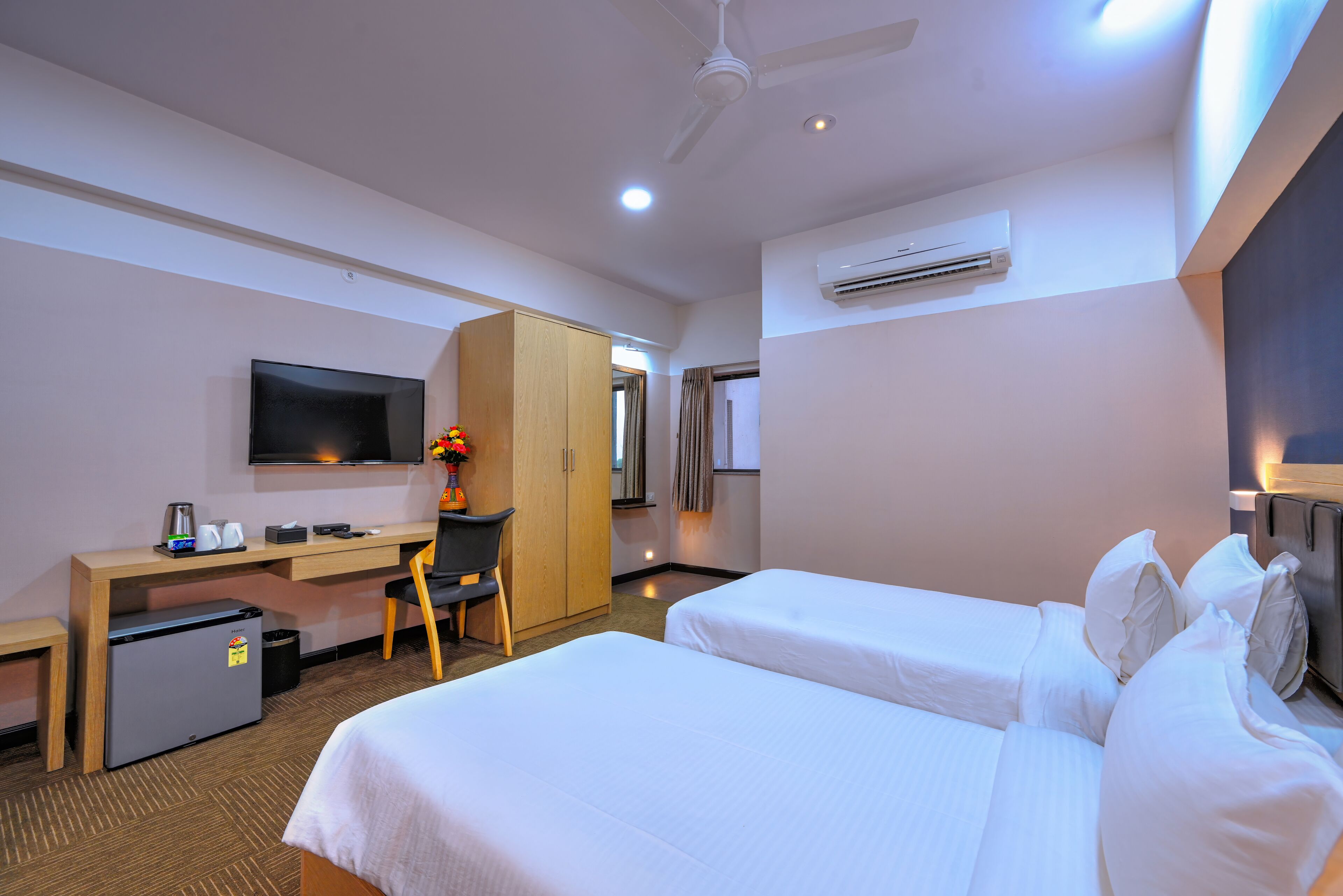 Executive Double Room, Bathtub | Premium bedding, memory-foam beds, desk, laptop workspace