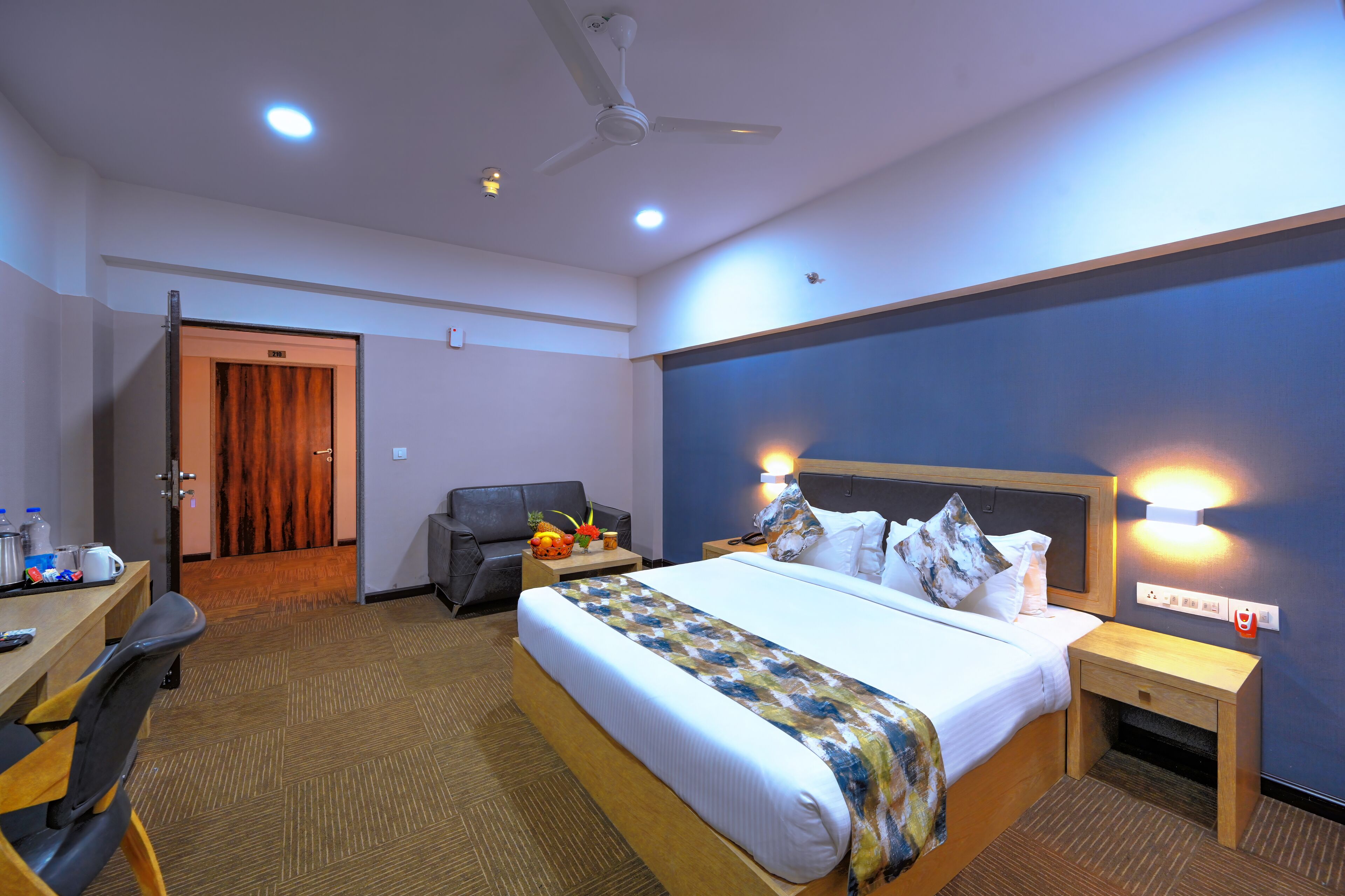 Executive Double Room, Bathtub | Premium bedding, memory foam beds, desk, laptop workspace