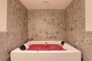 Deluxe Double Room | Bathroom -  Keys Lite By Lemon Tree Hotels, Vadodara (Vadodara)