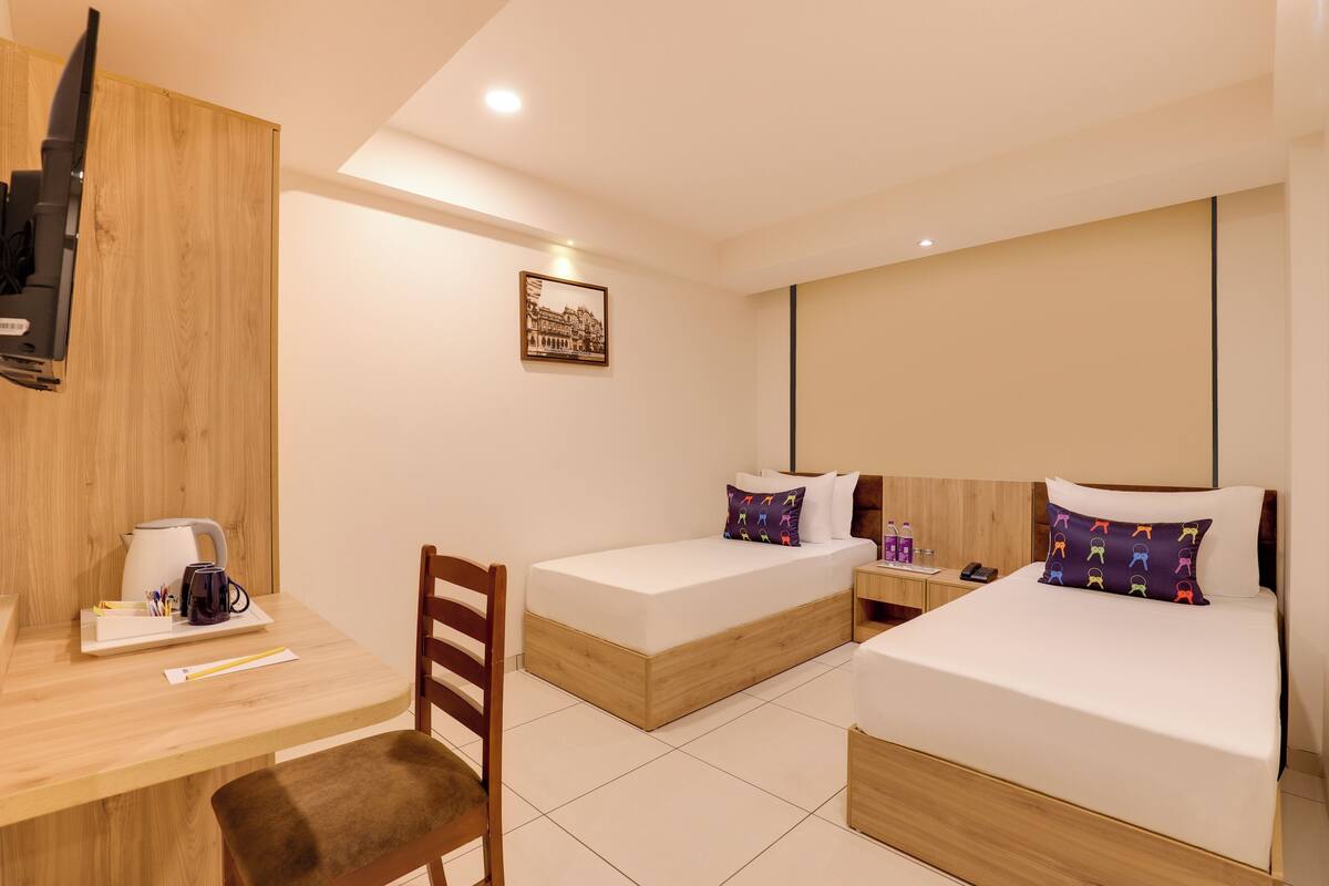 Business Room | Desk, WiFi (free)