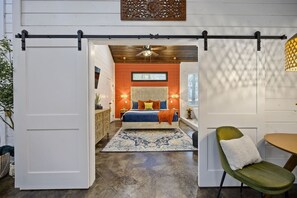 1 chambre, bureau, fer et planche à repasser, Wi-Fi