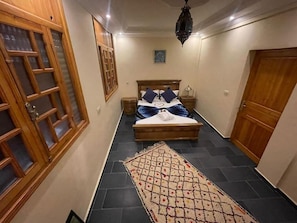 4 chambres, bureau, fer et planche à repasser, accès au Wi-Fi (inclus)