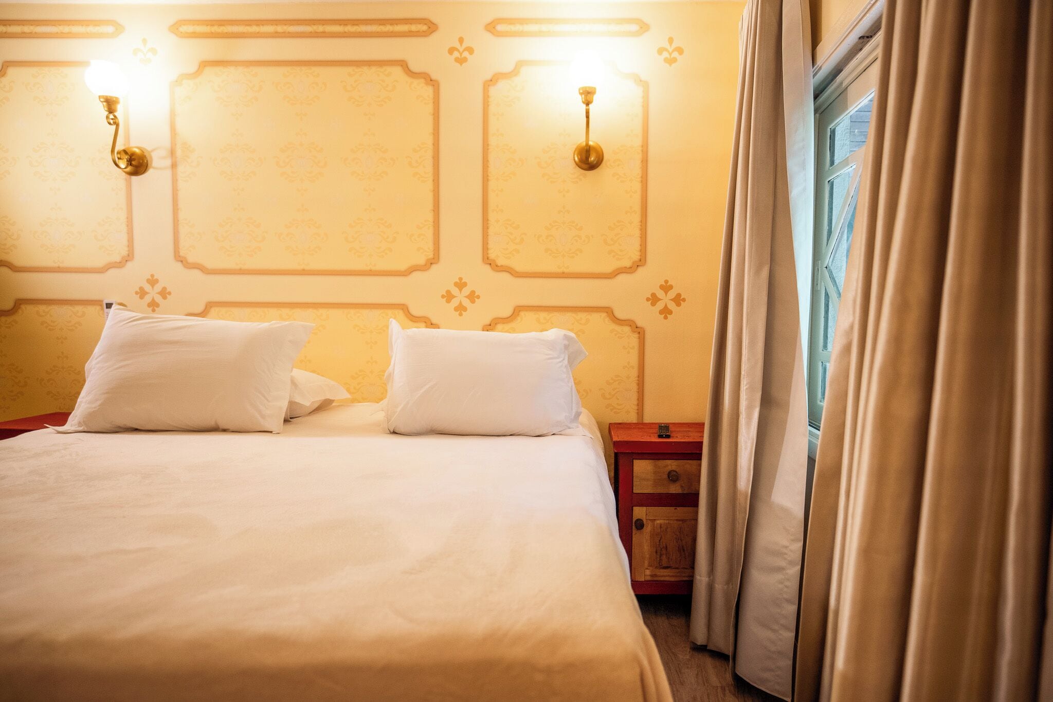 Family Room | Hypo-allergenic bedding, minibar, in-room safe, individually furnished