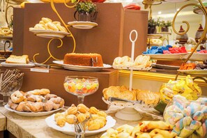 Free daily buffet breakfast - Chocoland Hotel Gramado (Gramado)