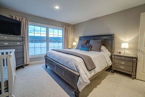 4 bedrooms, desk, iron/ironing board, free WiFi