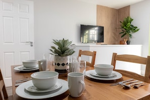 Standard Apartment, 1 Double Bed with Sofa bed | In-room dining