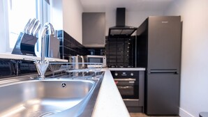 Private kitchen - Cosy Apts near Chalk Farm & Camden Mkt (London)