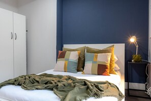 Standard Apartment, 1 Double Bed with Sofa bed | Laptop workspace, bed sheets - Cosy Apts near Chalk Farm & Camden Mkt (London)