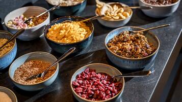 Café da manhã com buffet diário (EUR 8.00 por pessoa)