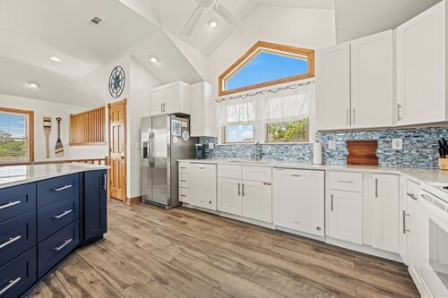 Aye Corolla: Private Pool, Hot Tub, 550 Ft to Beach